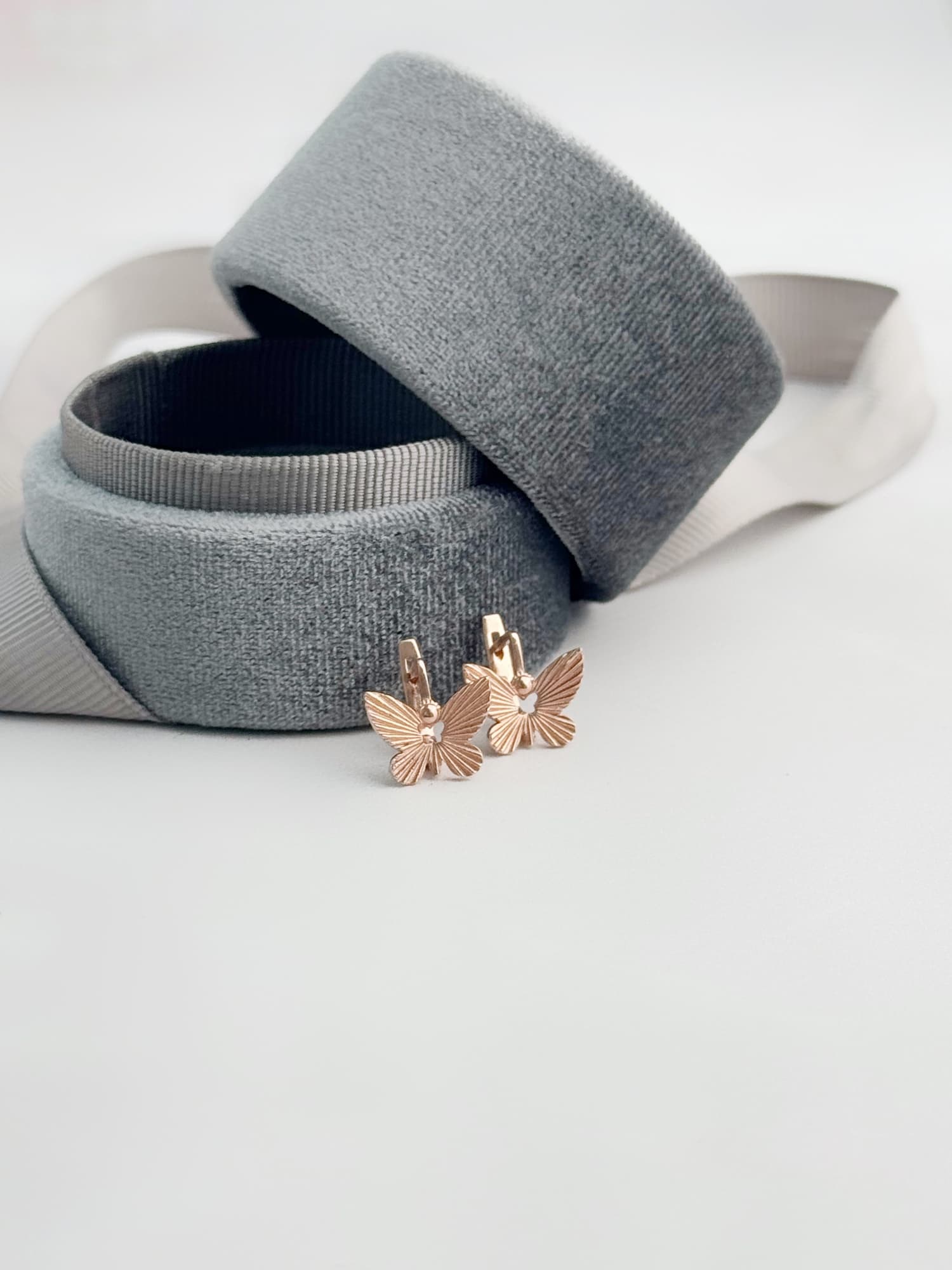 Gold-plated silver “Butterflies” earrings on an English lock