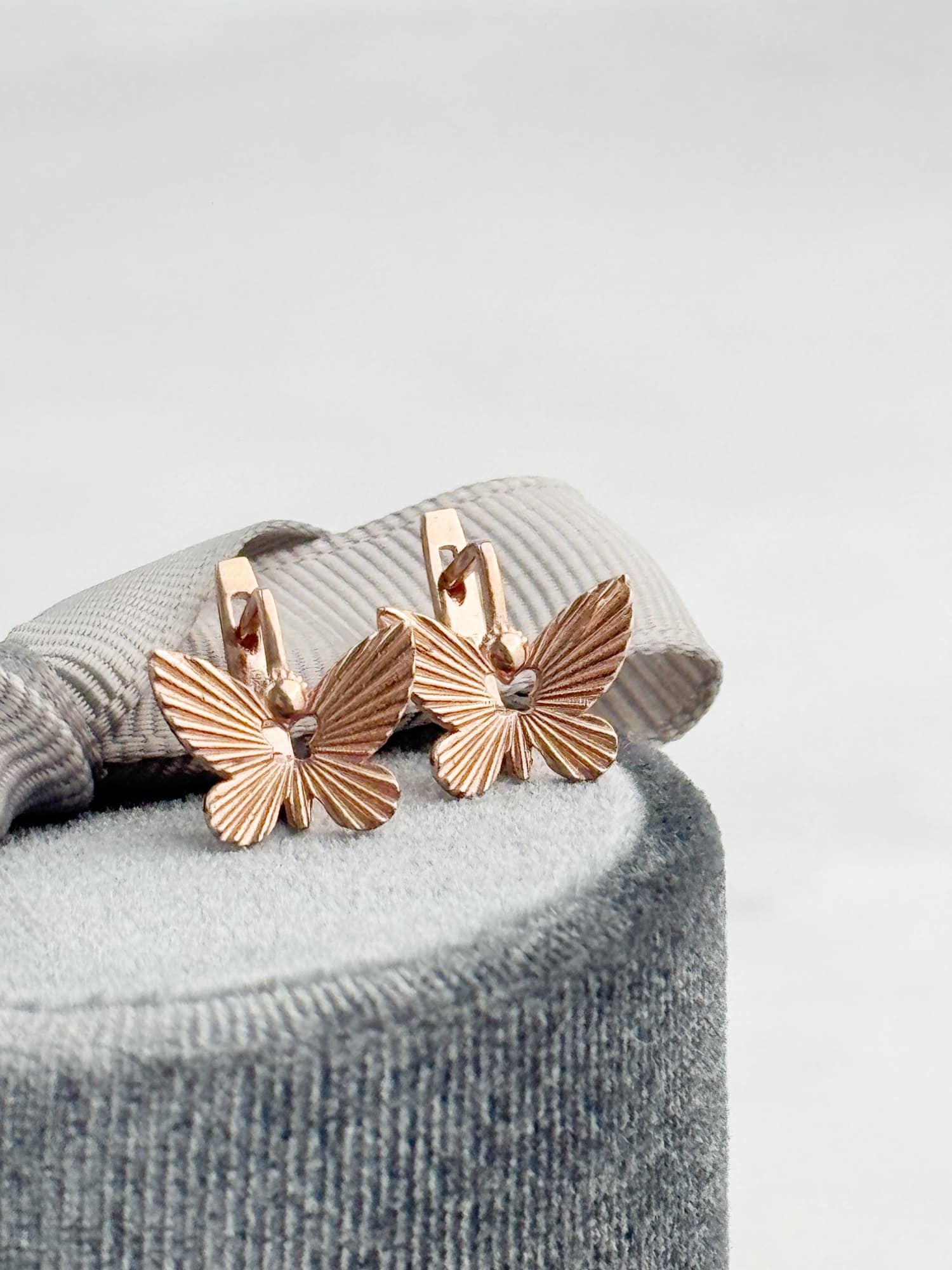 Gold-plated silver “Butterflies” earrings on an English lock