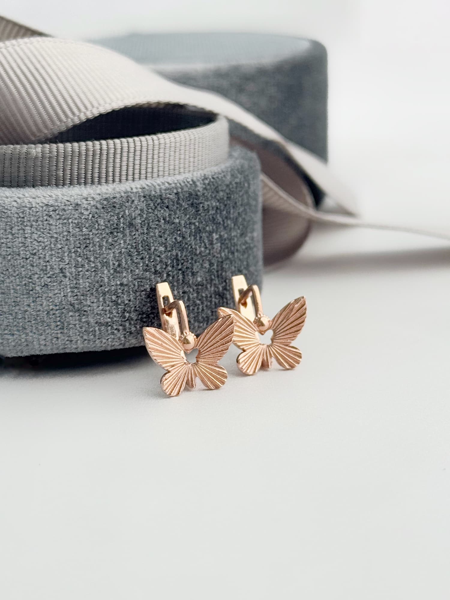 Gold-plated silver “Butterflies” earrings on an English lock