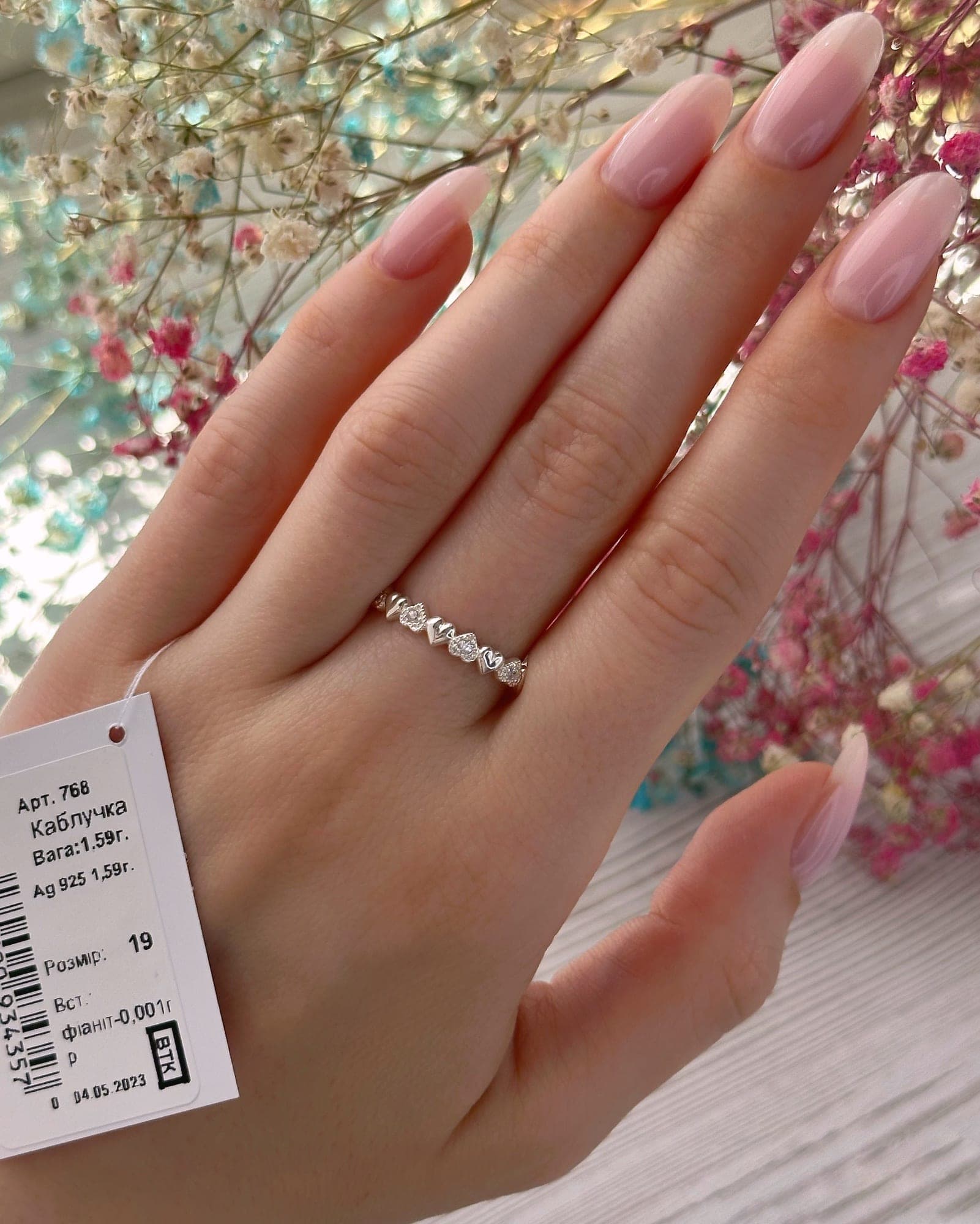 Rhodium-plated silver ring with a row of hearts and stones