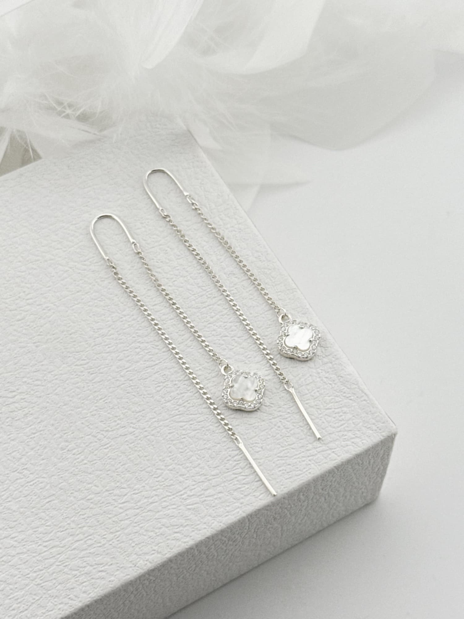 Silver “Clovers” threader earrings with mother-of-pearl