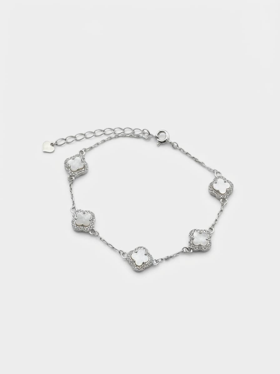 Silver bracelet with clovers and mother-of-pearl