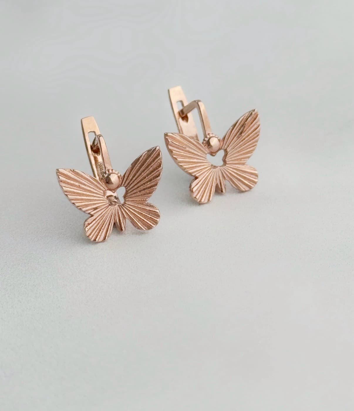 Gold-plated silver “Butterflies” earrings on an English lock