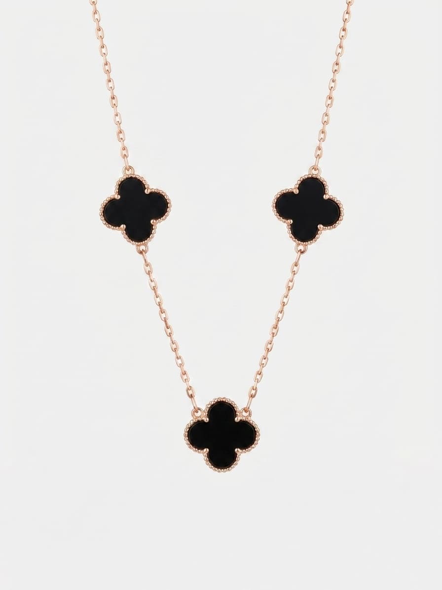 Gold-plated silver “Clover” necklace with an onyx inset