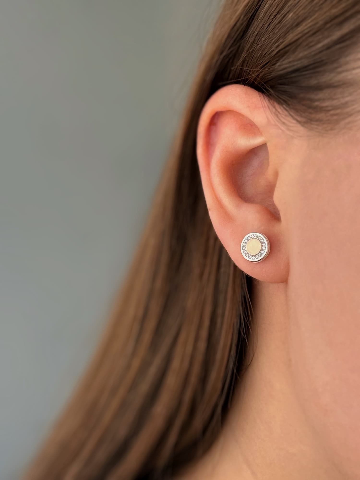 Silver screw-back earrings with a gold plate and cubic zirconia