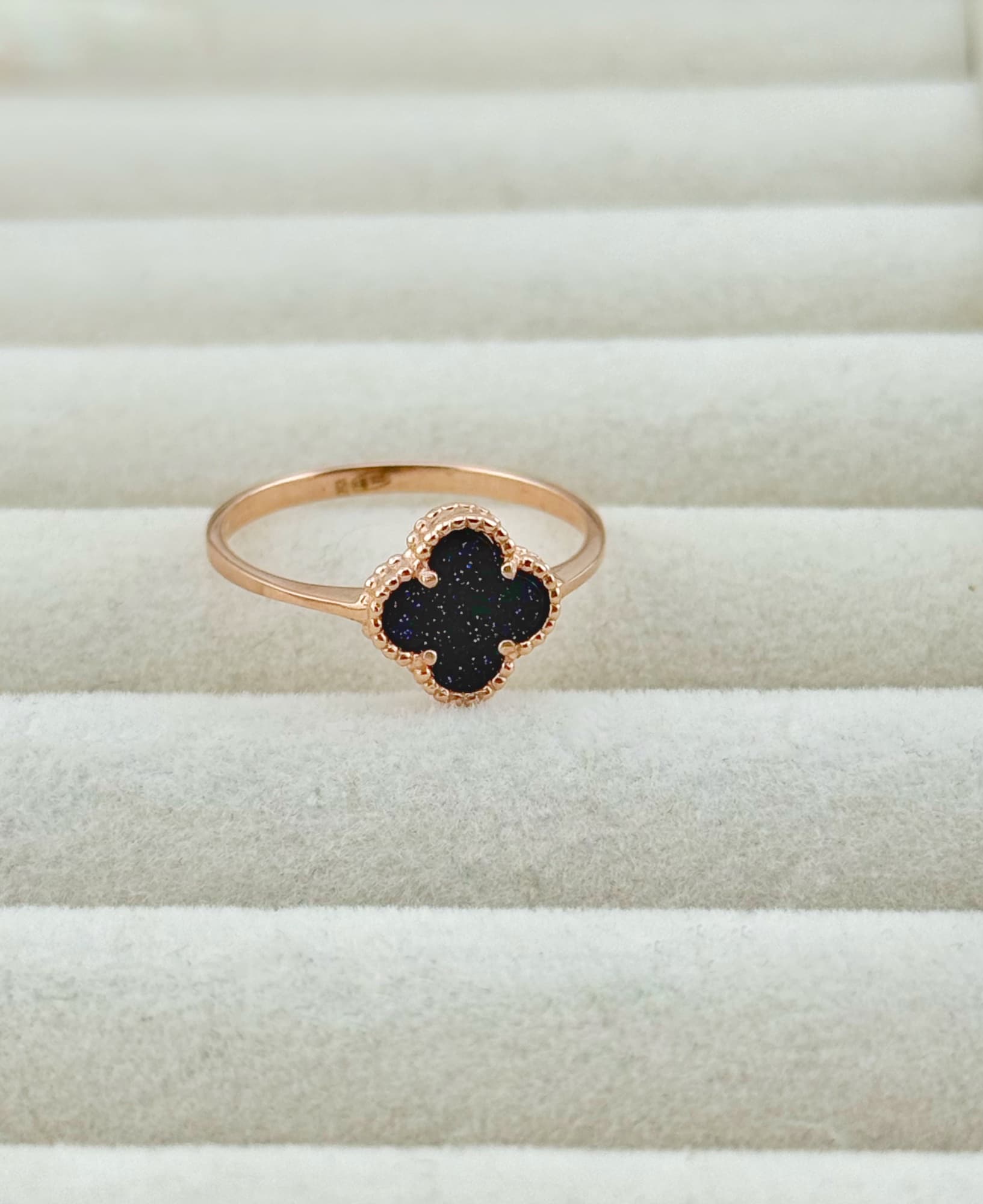 Gold-plated silver ring with a small clover and Cairo Night stone