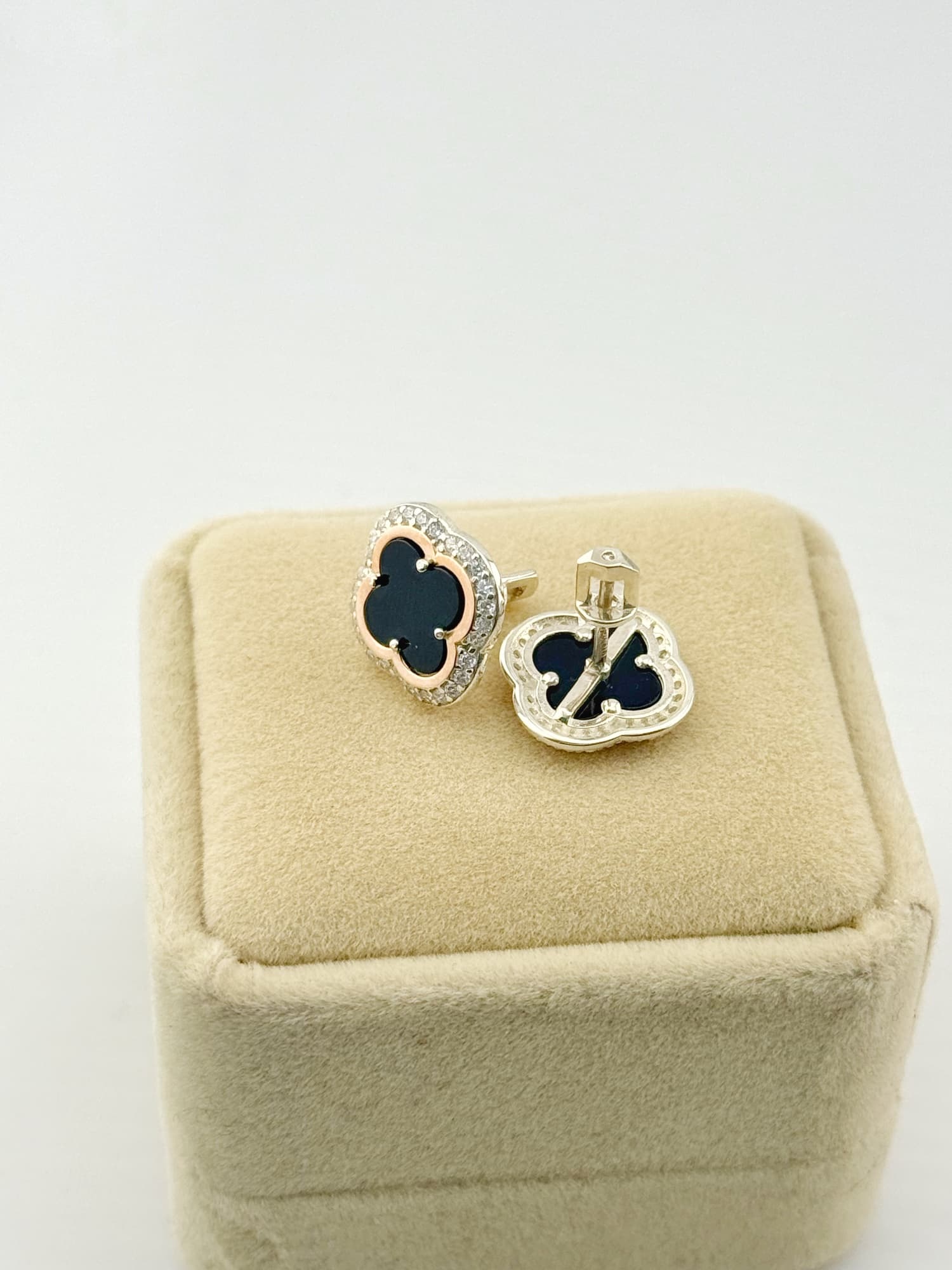 Sterling silver 925 “Clover” earrings with 375 gold overlay, black onyx and cubic zirconia